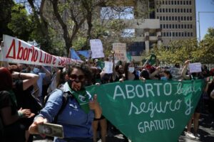 Lee más sobre el artículo Organizaciones exigen avanzar en derechos sexuales y reproductivos comprometidos en Chile